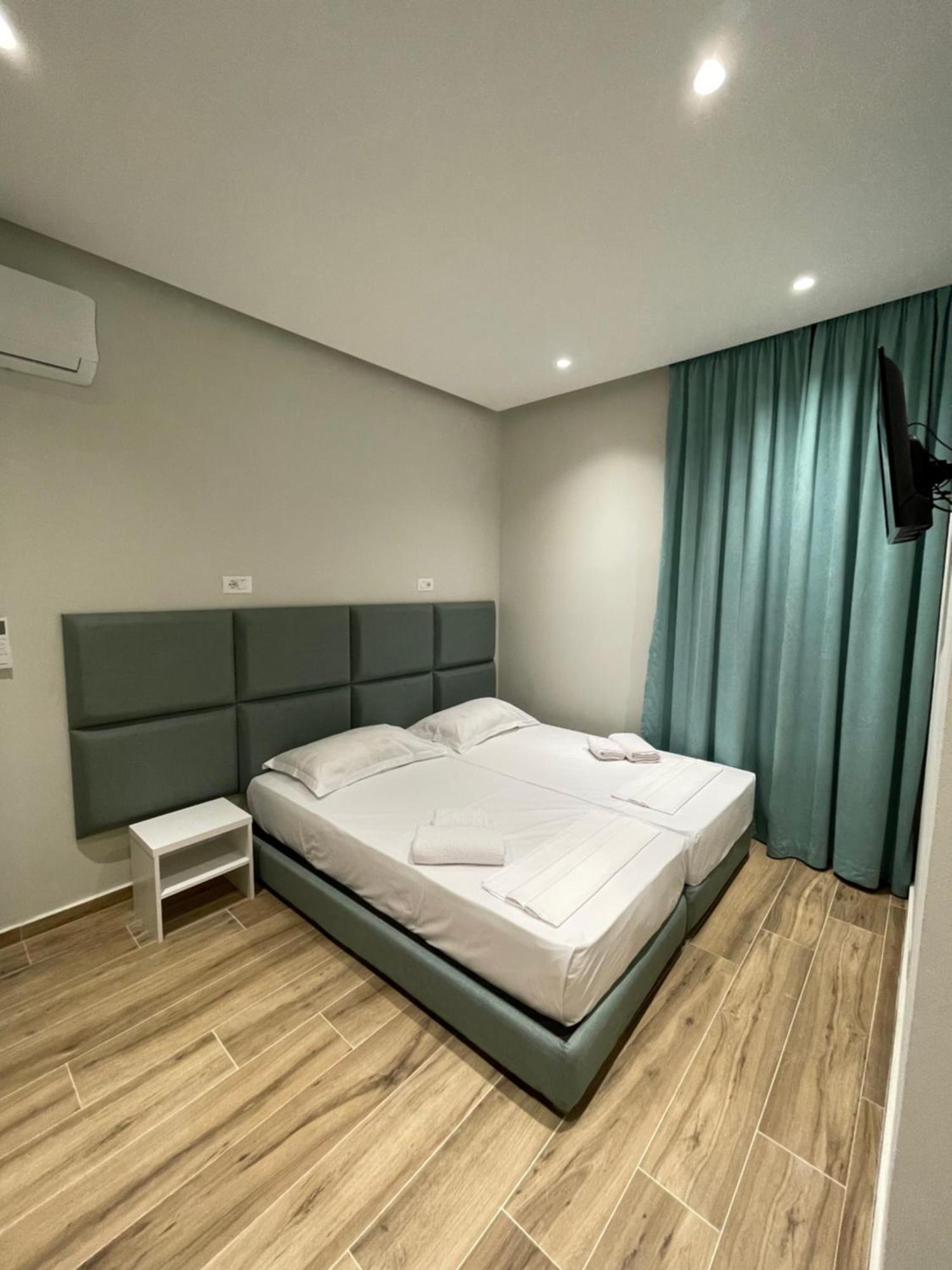 Hotel Rai Saranda Kültér fotó